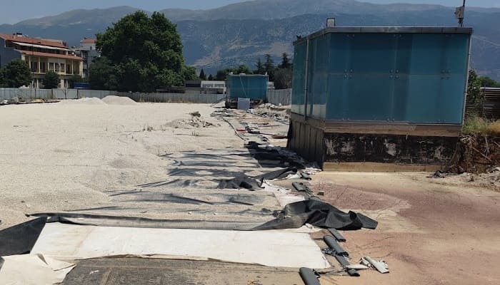 Ούτε… φτυάρι στην κεντρική πλατεία! 1 plateia1