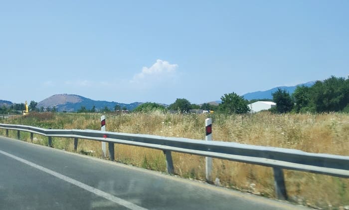 Περιφερειακή: Τέσσερις φωτιές σε λίγες μέρες και άκοπα χορτάρια στις δύο πλευρές του δρόμου… 2 perifereiaki3