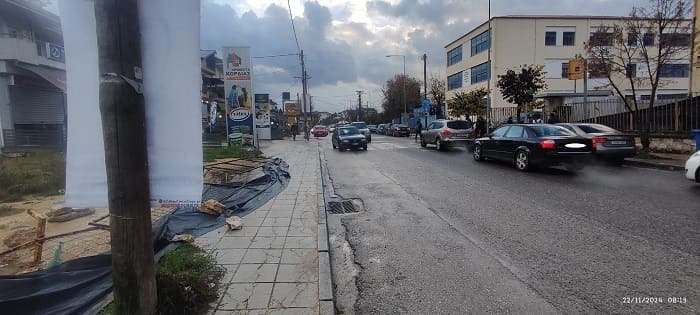 Το καθημερινό –κι επικίνδυνο- χάος της οδού Δομπόλη… 1 dompoi3