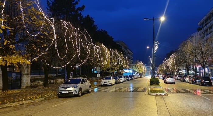 Τα Γιάννινα φορούν τα γιορτινά τους.. 1 stolismos