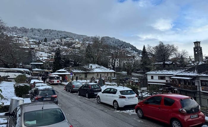 Πλήθος επισκεπτών, «βουλιάζει» το Μέτσοβο 1 metsovo xioni 1