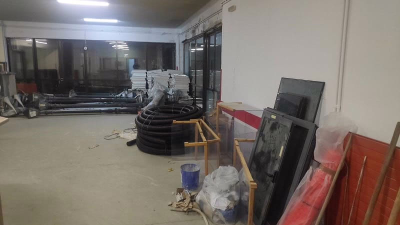 Φιλαρμονική σε.. αποθήκες με πάσης φύσεως υλικά! 1 apotiki filarmoniki1