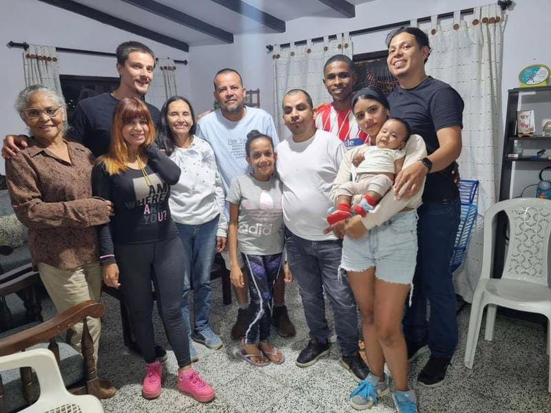 Από τα Γιάννινα στην Κολομβία.. Με την δική του οργάνωση στην πιο επικίνδυνη γωνιά του πλανήτη! 2 kolomvia2