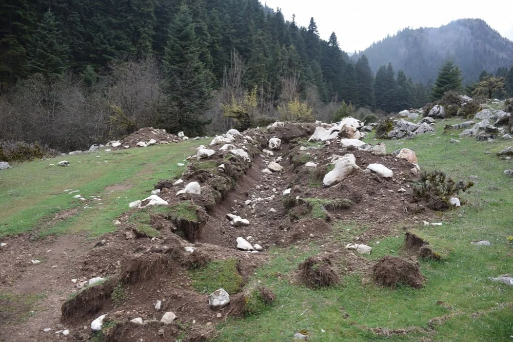 Ερπυστριοφόρα στην καρδιά της Πίνδου και υδροηλεκτρικό σε ρέμα! 2 mixanimata xaliki