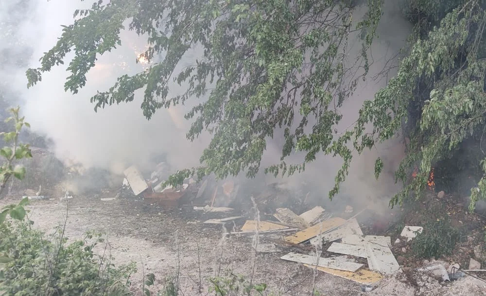 Σκουπιδότοπος στην παραλίμνιo των Ιωαννίνων – Εικόνες εγκατάλειψης δίπλα στο Πάρκο Κυκλοφοριακής Αγωγής 2 xomateri paralimnios