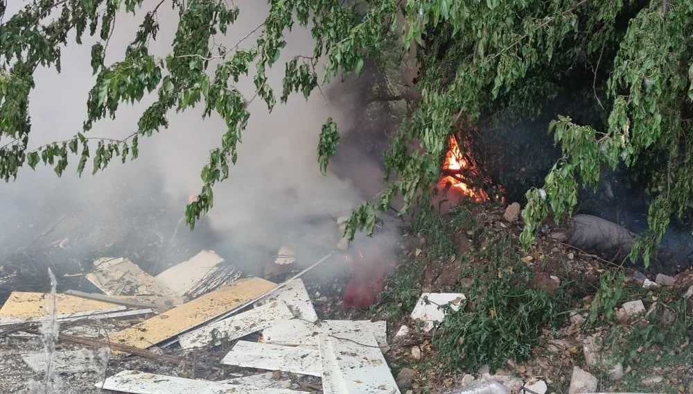 Σκουπιδότοπος στην παραλίμνιo των Ιωαννίνων – Εικόνες εγκατάλειψης δίπλα στο Πάρκο Κυκλοφοριακής Αγωγής 3 xomateri paralimnios