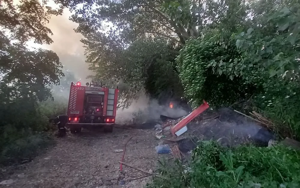 Σκουπιδότοπος στην παραλίμνιo των Ιωαννίνων – Εικόνες εγκατάλειψης δίπλα στο Πάρκο Κυκλοφοριακής Αγωγής 4 xomateri paralimnios