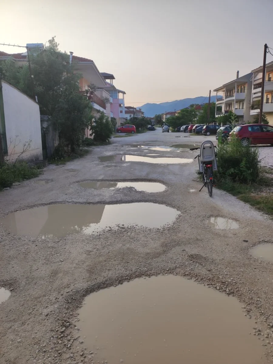 «Ευχαριστούμε τον Δήμο για τις… λίμνες..» Οργή κατοίκων στον Βοτανικό! 2 votanikos limnes