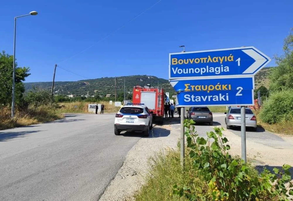 Σοβαρό τροχαίο στη βλαχόστρατα με σύγκρουση δύο ΙΧ και δικύκλου 3 troxaio perifereiaki