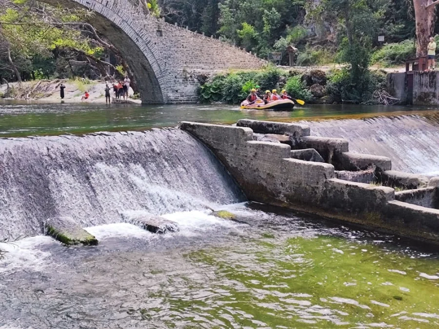 Βουτιές και ράφτινγκ στον Αώο και τον Βοϊδομάτη – Ανάσα δροσιάς στην Ήπειρο 2 voidomatis raftink