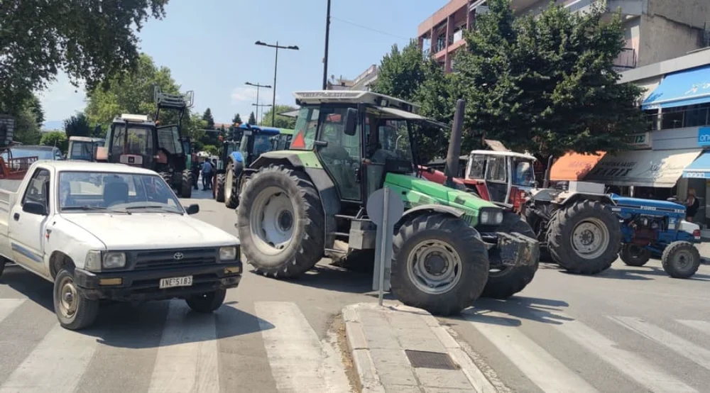 «Μαύρα νερά» και ξερά χωράφια στη Λαψίστα.. Η αργή καταστροφή του αγροτικού κόσμου 3 agrotes dimarxeio