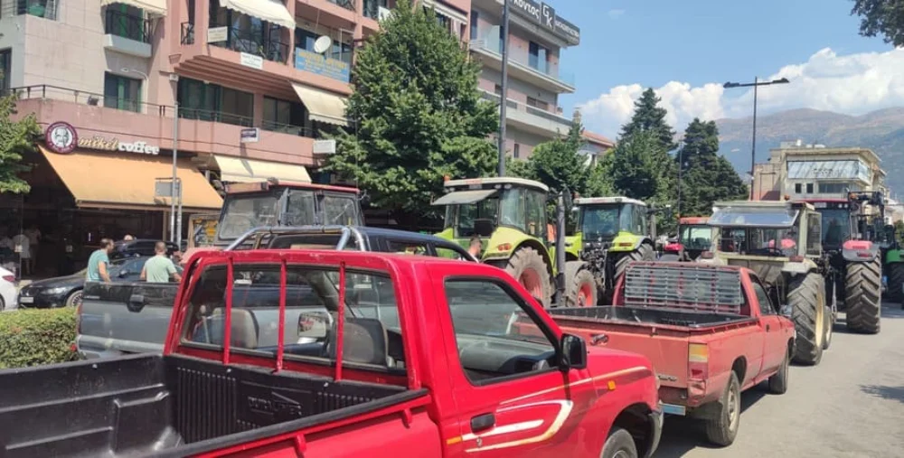 «Μαύρα νερά» και ξερά χωράφια στη Λαψίστα.. Η αργή καταστροφή του αγροτικού κόσμου 4 agrotes dimarxeio