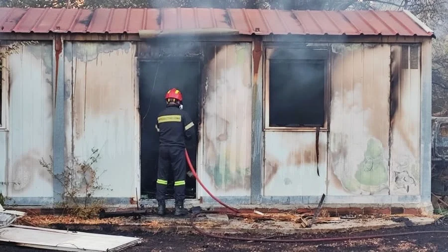 Βρυσούλα: Οριοθετήθηκε η πυρκαγιά, διάσπαρτες εστίες κρατούν σε εγρήγορση τις δυνάμεις 1 vrisoula f