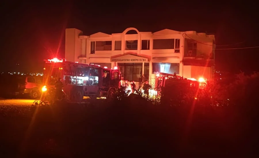 Πυκνοί καπνοί, μικρή φωτιά σε κτίριο λόγω… μαγειρικού σκεύους.. 1 κτιριο φοτια