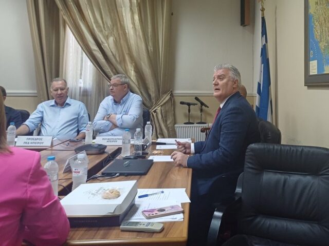 apokentromenos kaxrimanis