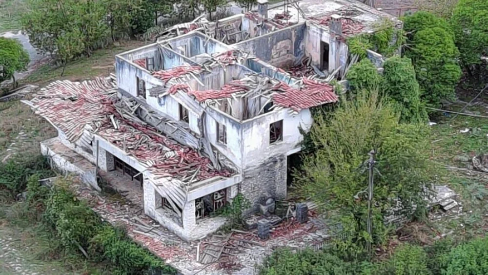 Πηγές Λούρου: Το τουριστικό περίπτερο που μετατράπηκε σε ερείπιο 1 touristiko terovo