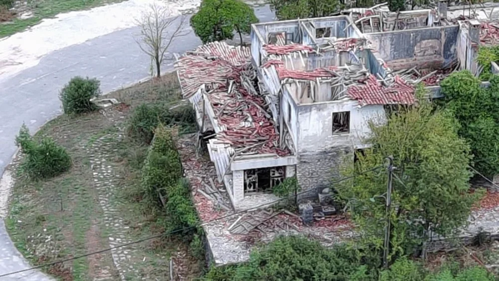 Πηγές Λούρου: Το τουριστικό περίπτερο που μετατράπηκε σε ερείπιο 2 touristiko terovo