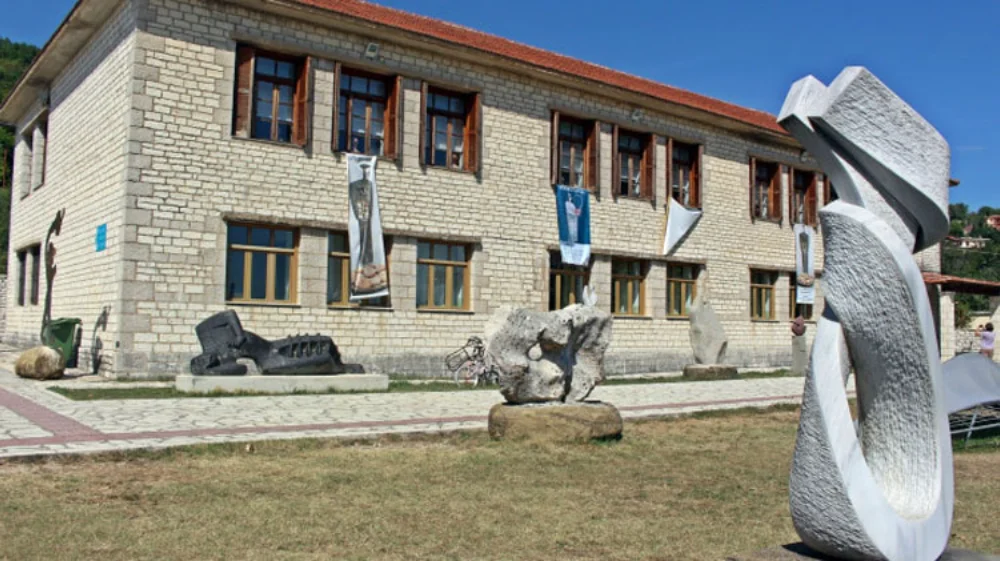 mouseio papagianni ()