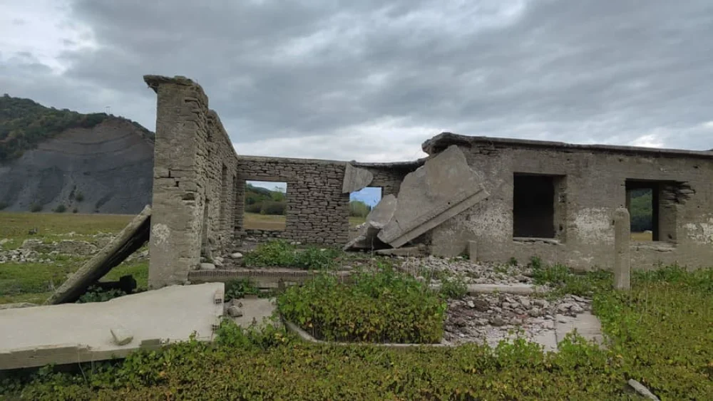 Ο βυθισμένος οικισμός στη Λίμνη Πουρναρίου ξανά στην επιφάνεια… 2 fagos