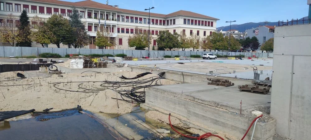 Η περιπέτεια της Κεντρικής Πλατείας Ιωαννίνων Από τον αρχιτεκτονικό διαγωνισμό του 2017 μέχρι το…2026! 1 kentriki plateia