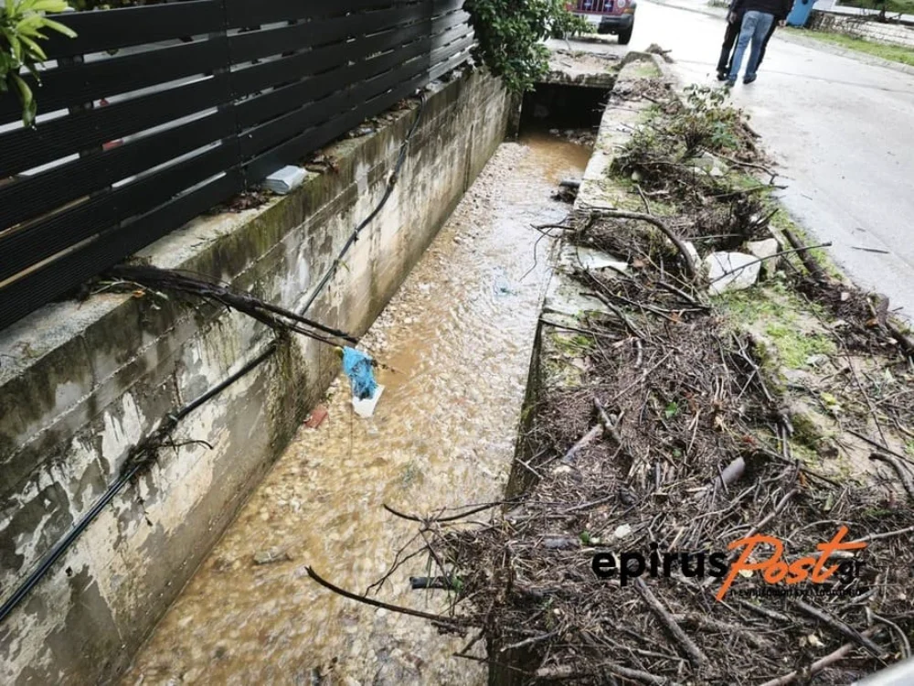 Η καταιγίδα «χτύπησε» Πρέβεζα και Φιλιππιάδα – Πλημμύρες, κοπές δέντρων και επεμβάσεις της Πυροσβεστικής 1 plimmires filippiada