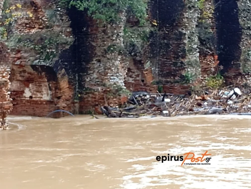 Φράγματα από κορμούς δέντρων απειλούν το Ρωμαϊκό Υδραγωγείο 1 romaiko idragogeio xeimonas