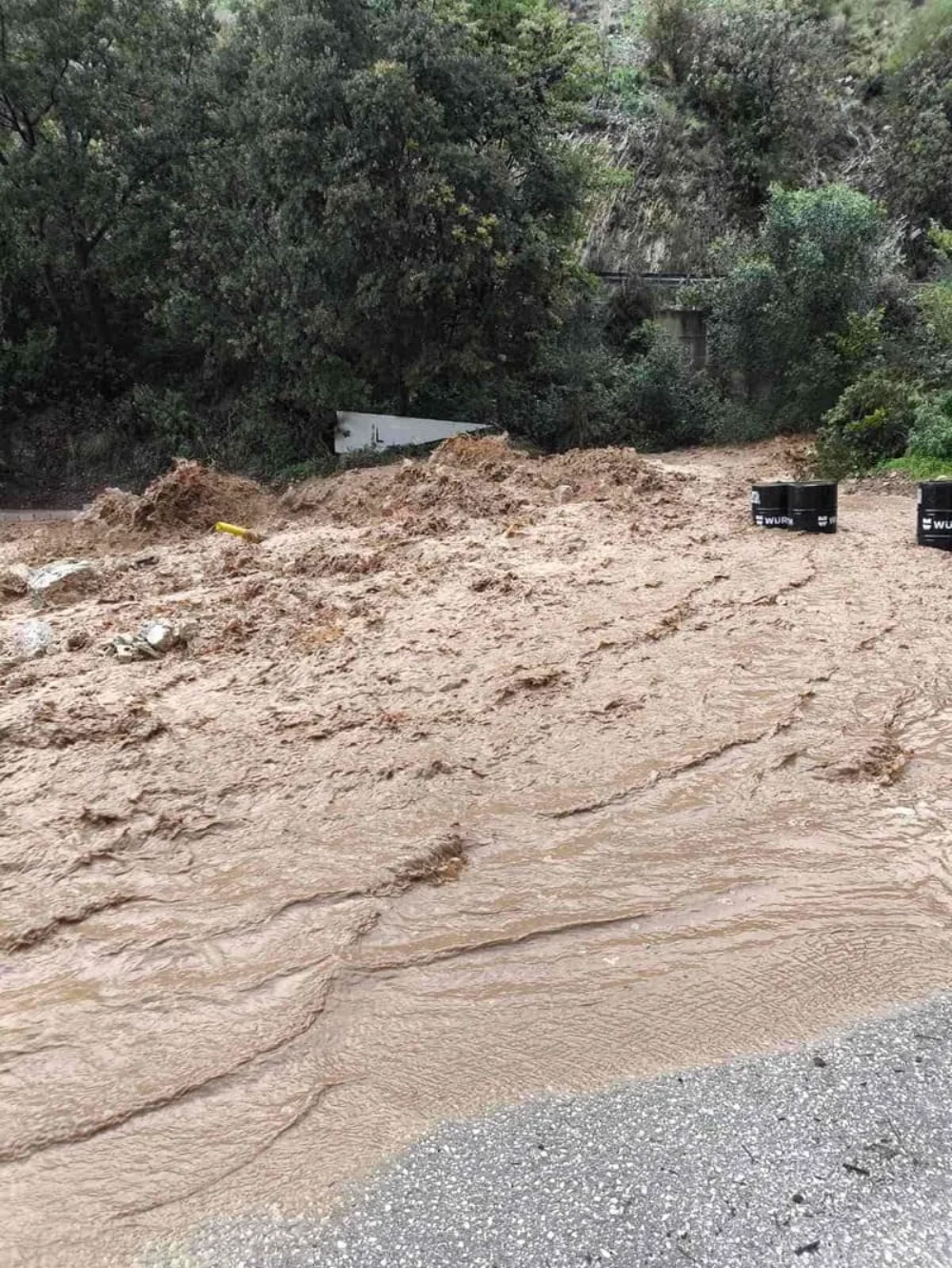 Πλημμύρες στη Σαγιάδα Θεσπρωτίας: Υπερχείλισε ξεροπόταμος και προκάλεσε ζημιές 1 sagiada plimmires