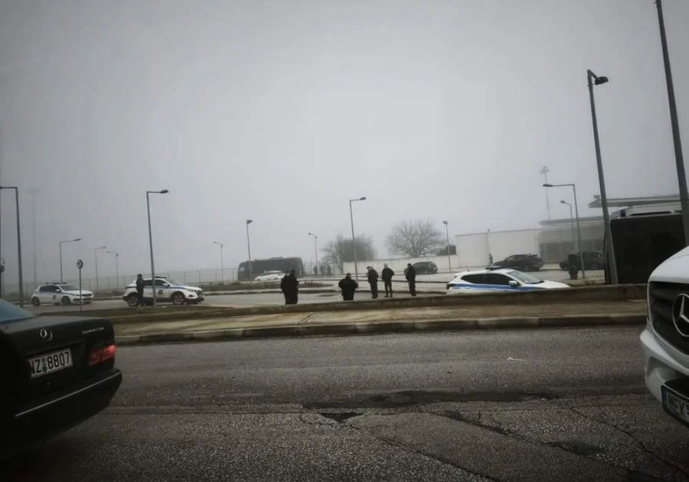 Ισχυρές δυνάμεις της Αστυνομίας στο αεροδρόμιο Ιωαννίνων… περιμένουν τα τρακτέρ! 1 aaeras