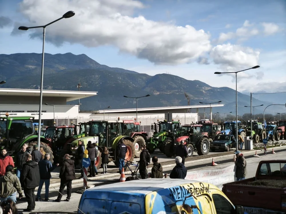 Στο αεροδρόμιο Ιωαννίνων τα τρακτέρ αγροτών και κτηνοτρόφων! ΦΩΤΟ- ΒΙΝΤΕΟ 1 aerodromio agrotes