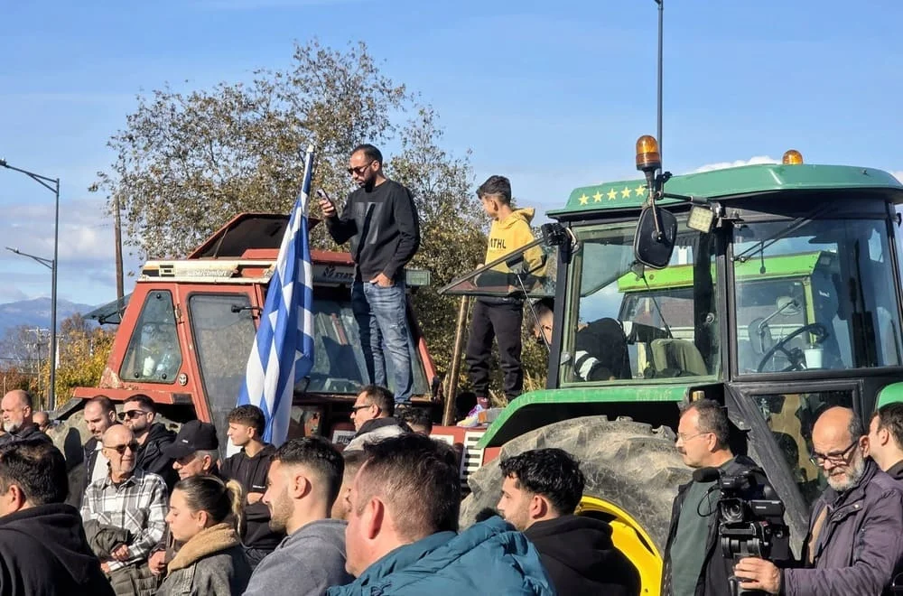 Έκλεισαν την Ιόνια οι αγρότες της Άρτας 1 agrotes arta