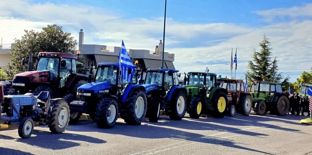 Έκλεισαν την Ιόνια οι αγρότες της Άρτας 2 agrotes arta
