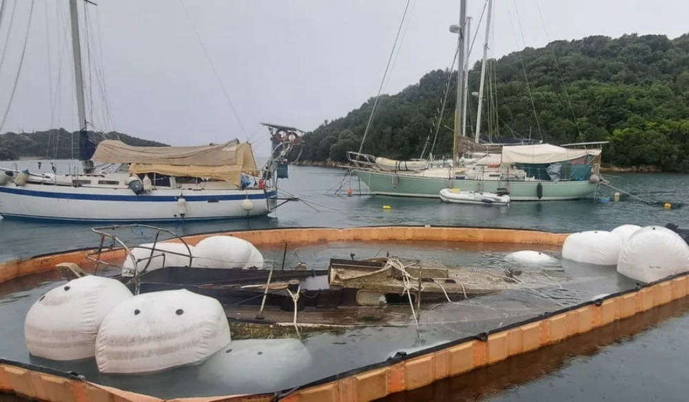 Δύτες σε δράση – Ανέλκυση ναυαγίου στα Σύβοτα ΒΙΝΤΕΟ-ΦΩΤΟ 2 dites sivota