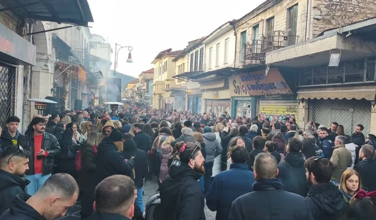 paramoni protoxronias ()