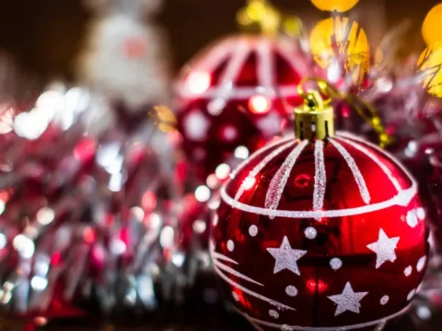 xristougenniatika stolidia