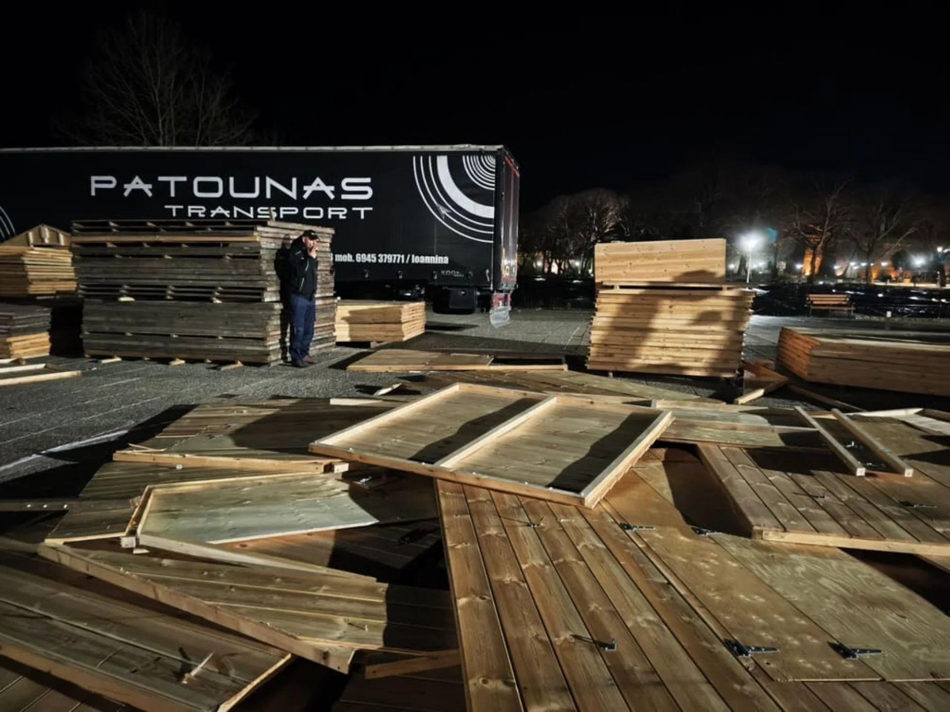 paralimnios spitakia