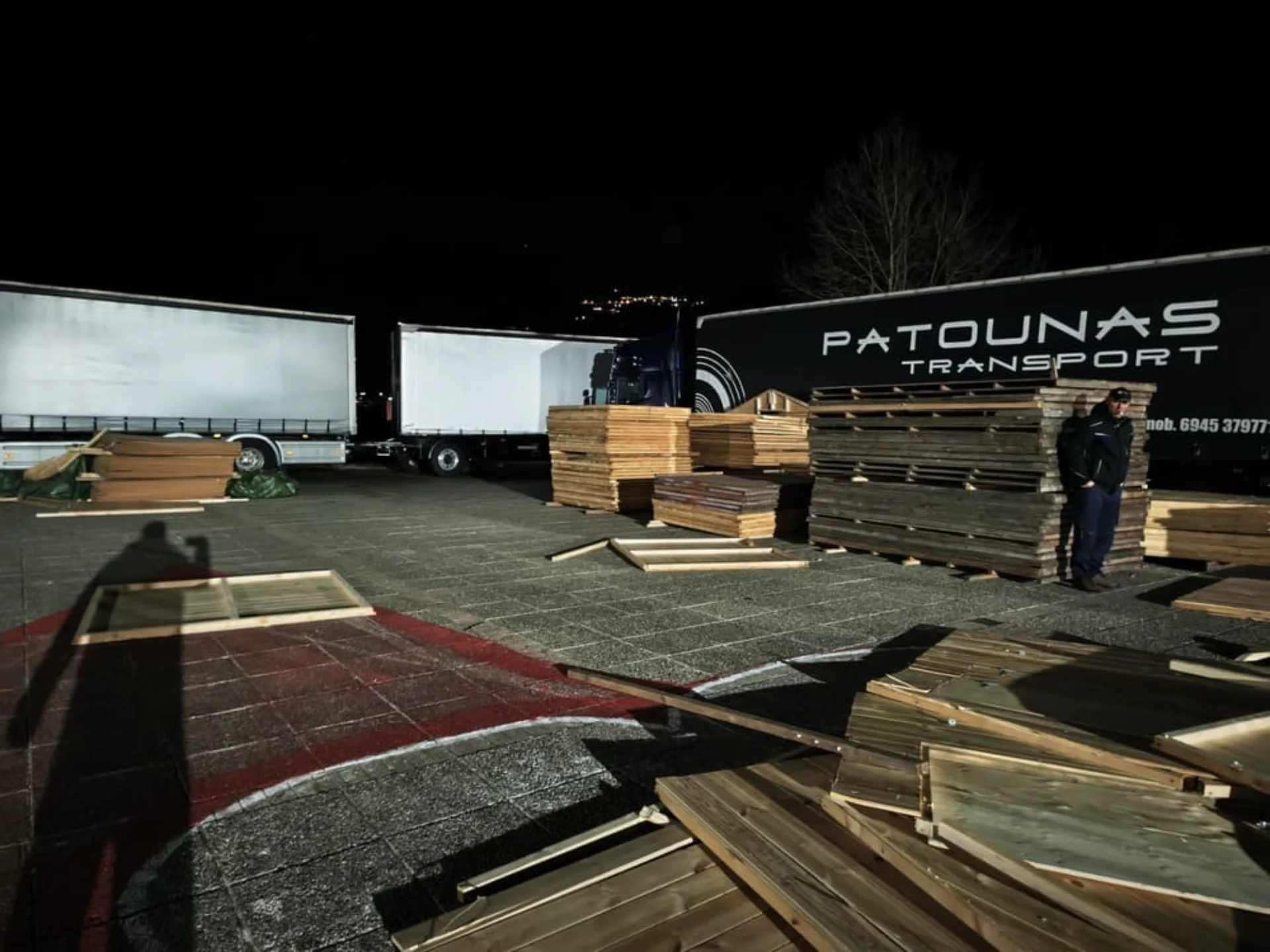 paralimnios spitakia