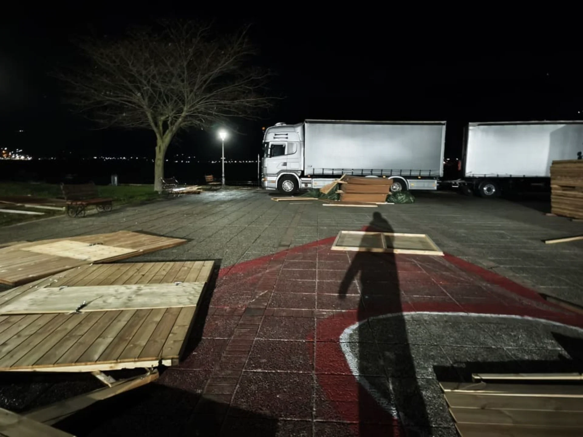 paralimnios spitakia