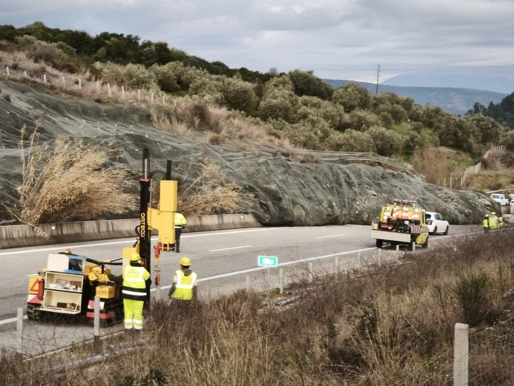 Ιόνια Οδός: Ξεκίνησαν οι παρεμβάσεις στο σημείο της κατολίσθησης 1 ionia erga