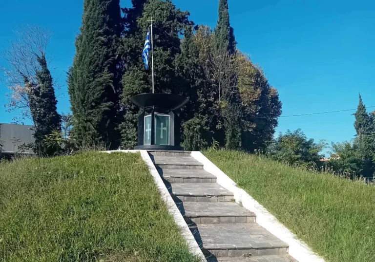 stratiotiko mausoleio