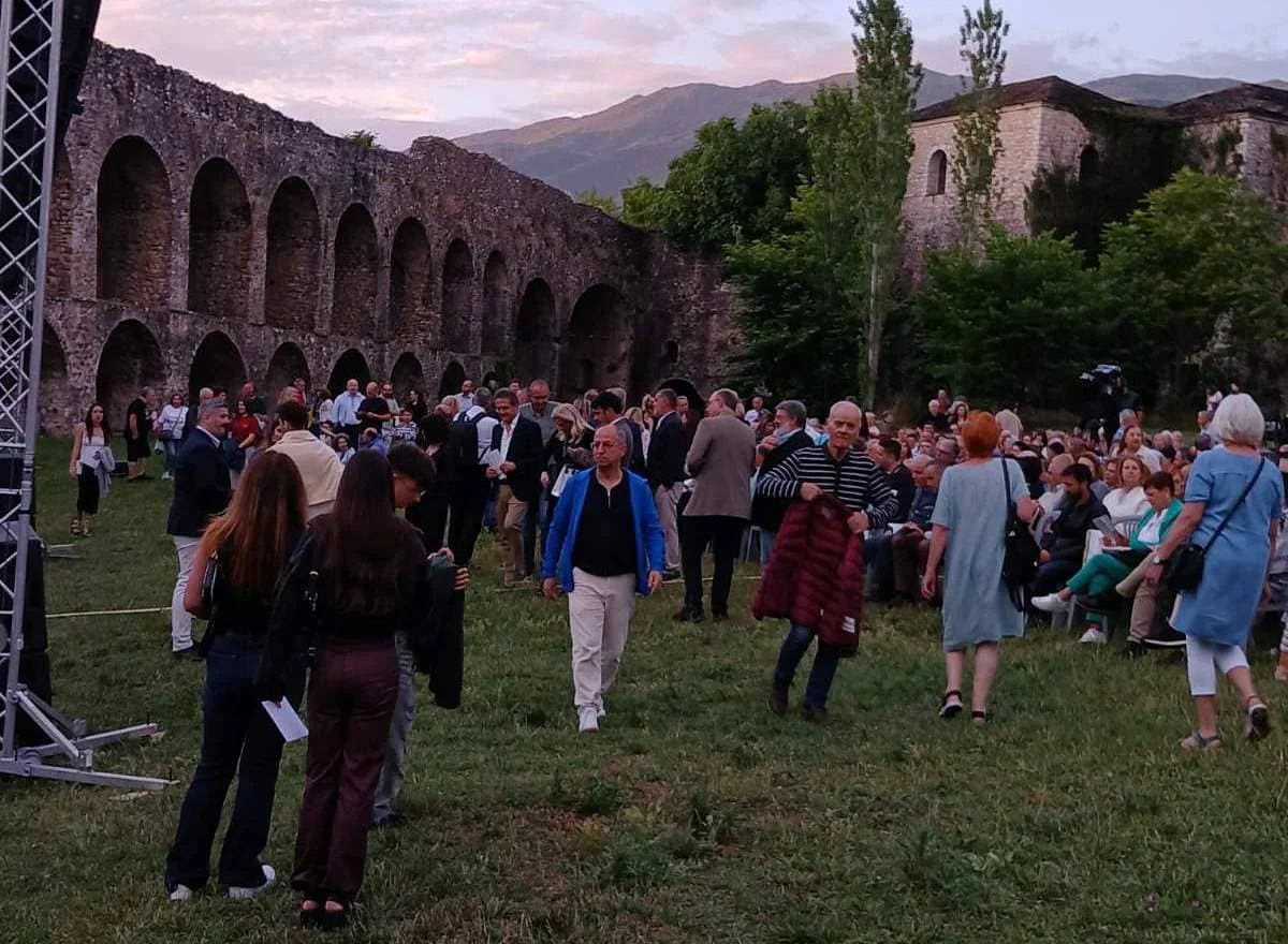 Η συναυλία της ΕΡΤ γέμισε το Ιτς Καλέ, αλλά πολλοί έμειναν όρθιοι κι άλλοι αποχώρησαν 1 ert sinaulia