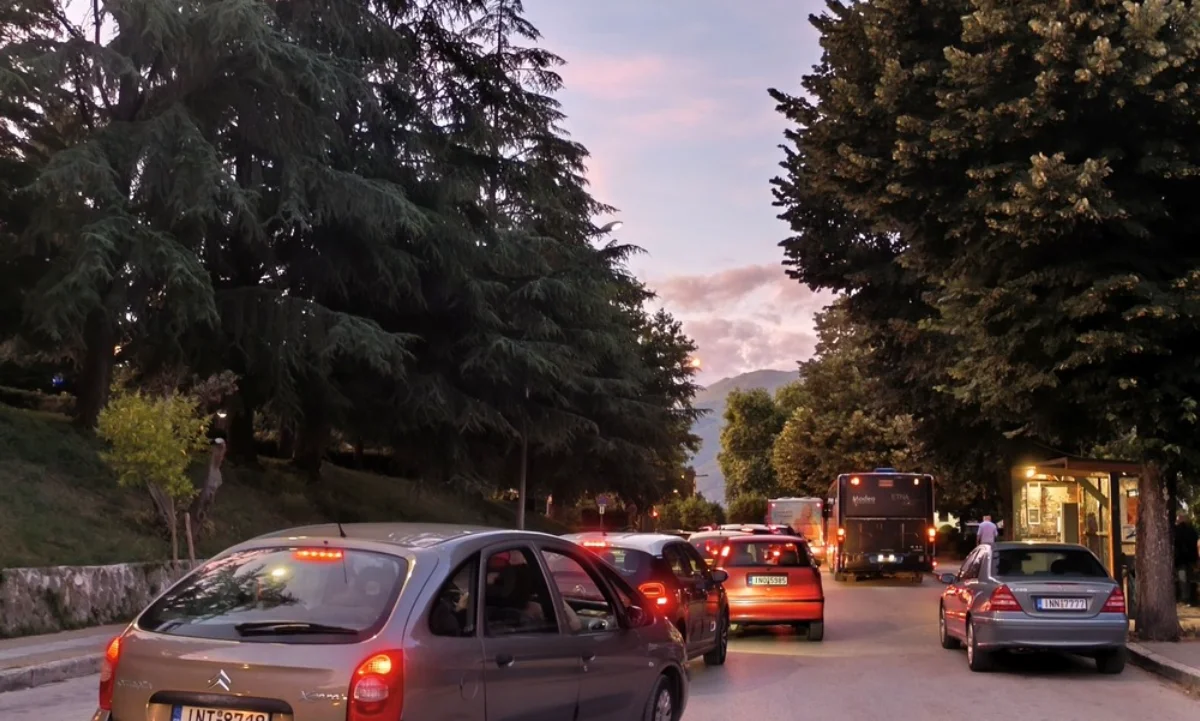 Ιωάννινα: Δύο μεγάλες εκδηλώσεις έφεραν κυκλοφοριακό χάος- «Παρέλυσε» η πόλη το βράδυ του Σαββάτου 1 giannena kinisi