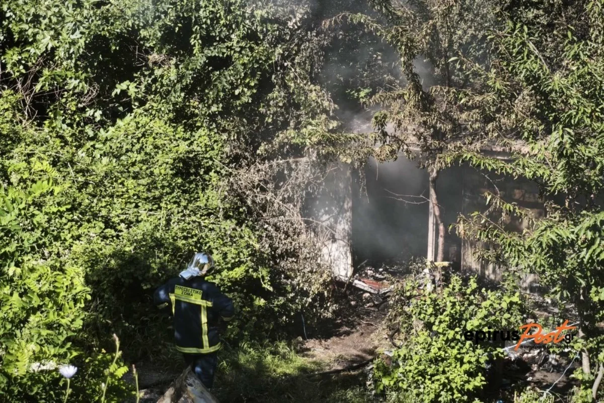 Σε εξέλιξη οι έρευνες για τη φονική πυρκαγιά στην Κόνιτσα- 30 χρόνια σε κοντέινερ ΦΩΤΟ-ΒΙΝΤΕΟ 1 konteiner konitsa