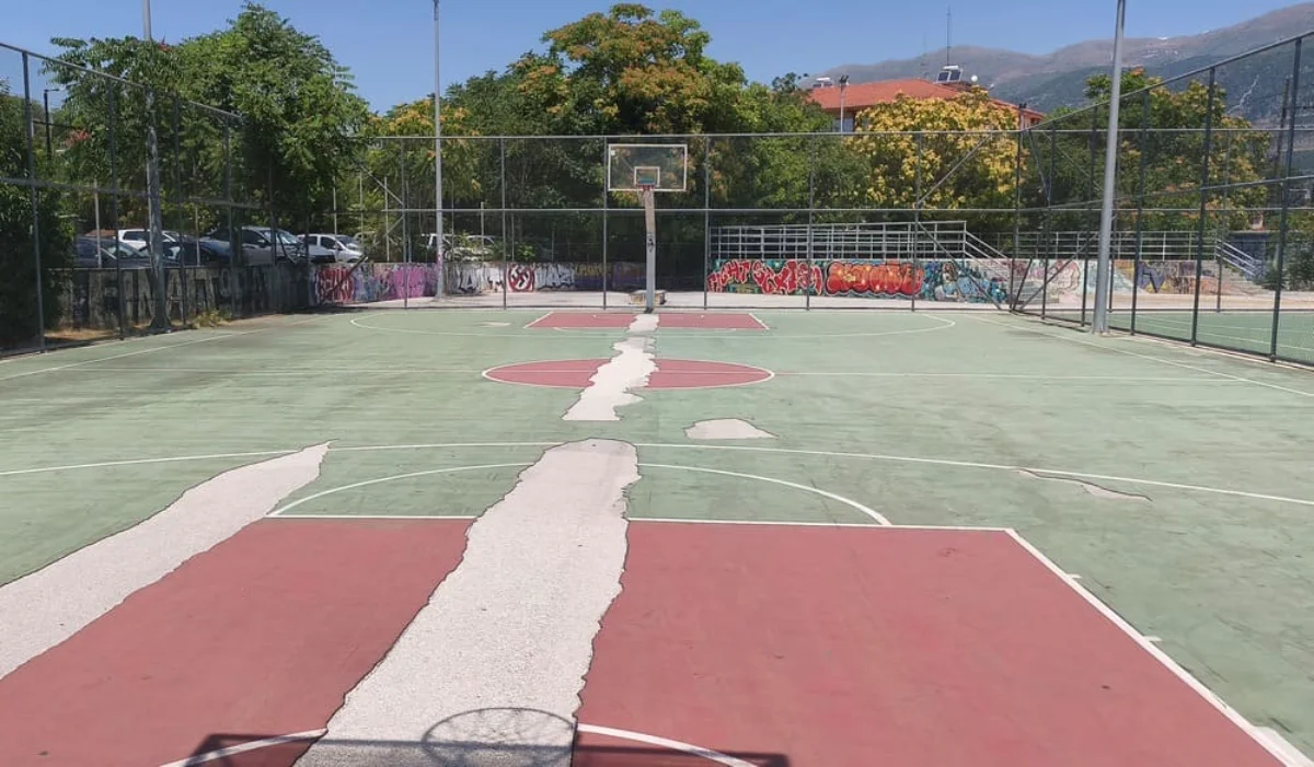 Skate Park της Μακαρίου – Γήπεδα διαλυμένα, δεκάδες παιδιά στριμώχνονται σε ΜΙΑ μπασκέτα! 1 atlitiko kentro makariou