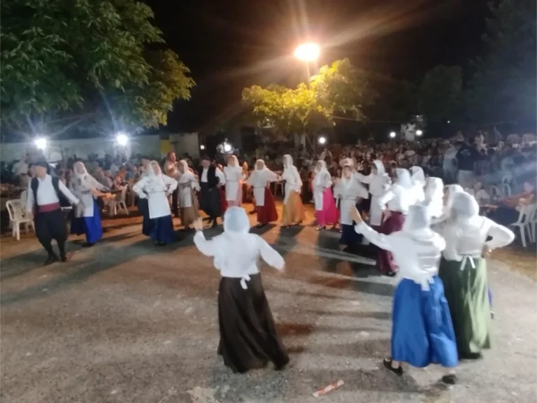 paradosiakoi xoroi
