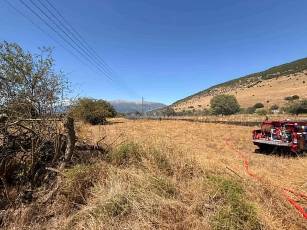 Υπό έλεγχο φωτιά στον Κατσικά- Σε επιφυλακή η Πυροσβεστική 1 katsika fotia