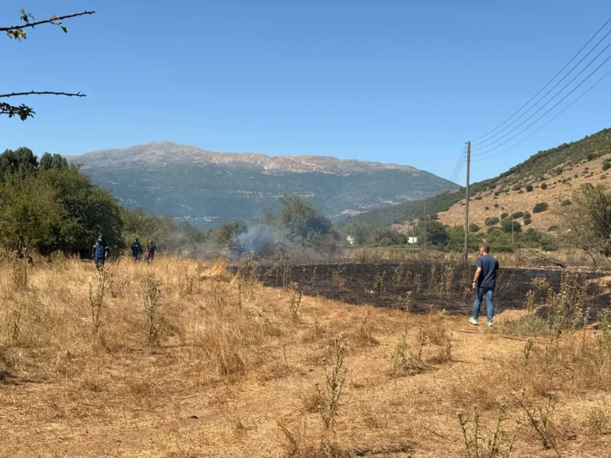 Υπό έλεγχο φωτιά στον Κατσικά- Σε επιφυλακή η Πυροσβεστική 2 katsika fotia