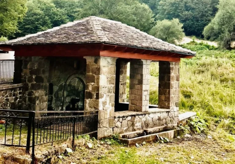 vrisi metsovo