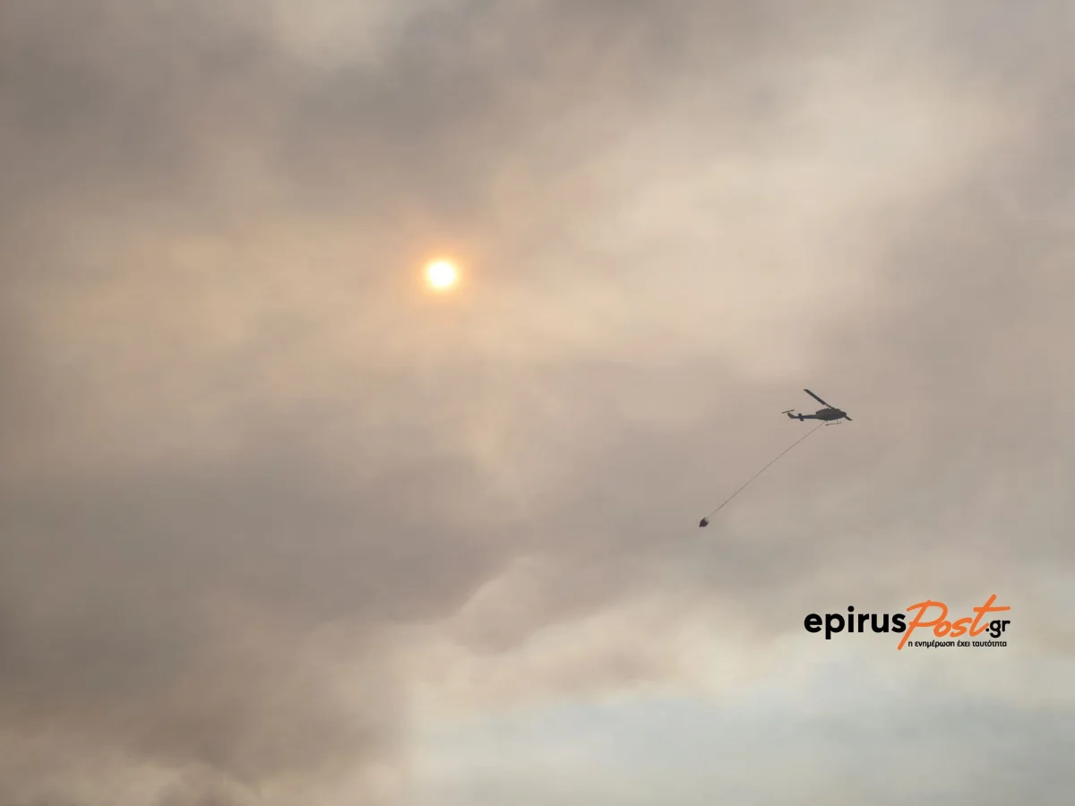 Εικόνες αποκάλυψης στην Κόνιτσα – Η φωτιά καίει ανεξέλεγκτα μέσα σε πυκνό πέπλο καπνού-Βίντεο 2 fotia konitsa