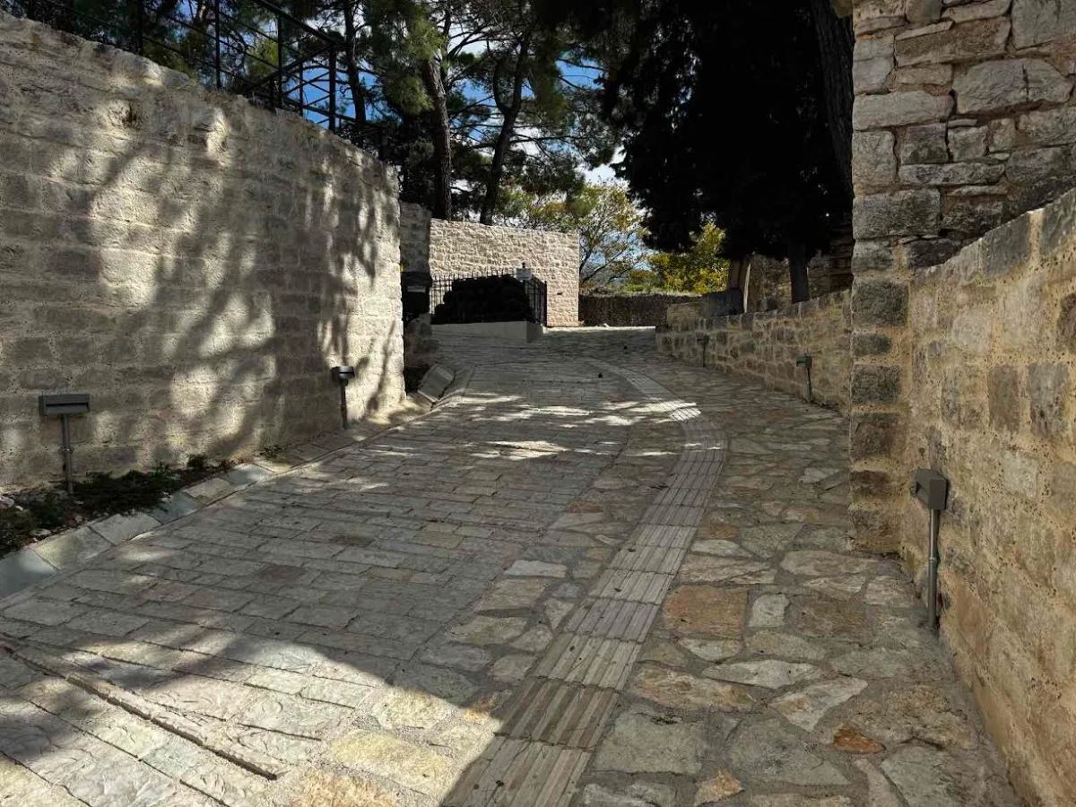 Κάστρο Ιωαννίνων: Δύο ανελκυστήρες και αναβατόριο στο Μουσείο Ασλάν Πασά- Ολοκληρώθηκε η παρέμβαση προσβασιμότητας 1 kastro prosvasi