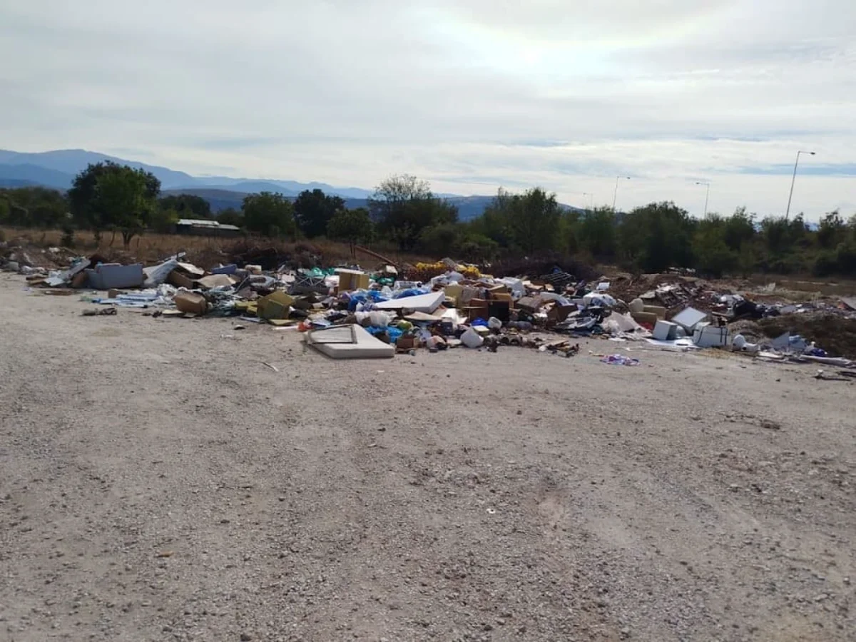 Ανεξέλεγκτη χωματερή κάτω από την Εγνατία 1 xomateri egnatia pdini